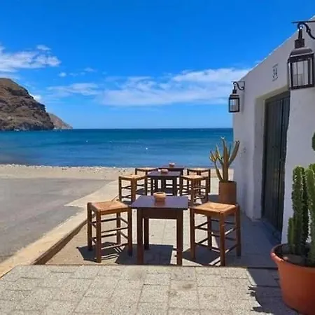 Congrio10, Negras Apartment